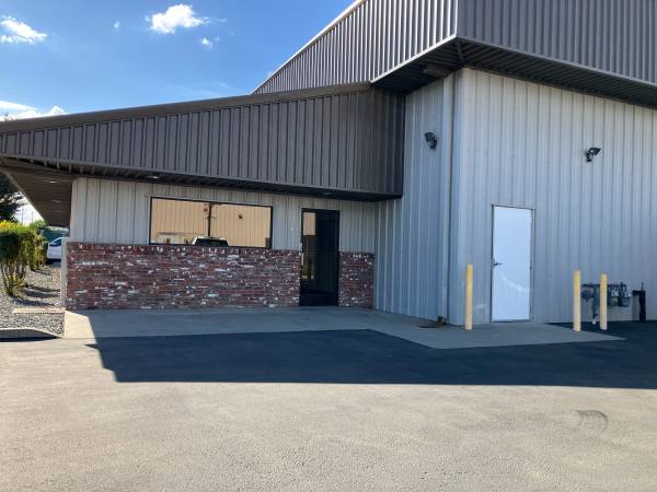 $4,000 / 4200ft2 - COMMERCIAL SPACE FOR RENT 1309 Doker Dr., (Modesto)63763004151937121