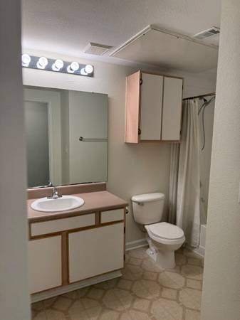 $1,750 / 2br - 1100ft2 - Freshly Painted Spacious 2BR/2BA Wooded Views on Island (The Legends)63951149523458124