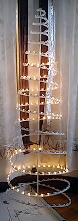 7-Foot Spiral Christmas/Holiday Tree with White Lights 1