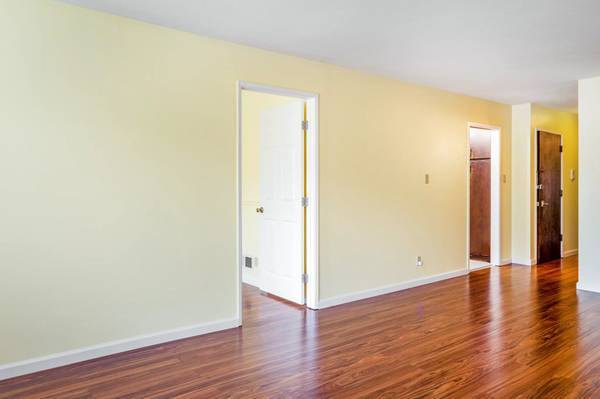 $1,300 / 1br - One bedroom with a great view of the ocean in a three bedroom apartmen (inner sunset / UCSF)64023720512001122