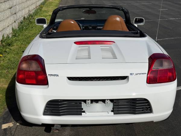 2002 Toyota MR2 - 115 mil - Transmisión manual de 5 velocidades - $7.250 (Lynnwood)63470767290755123