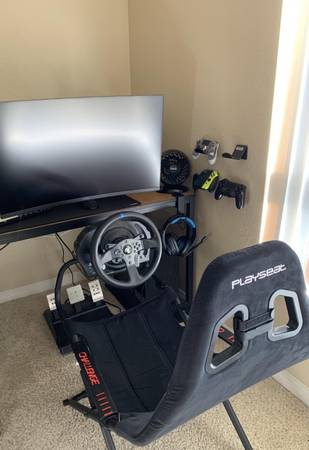 Logitech G923 Trueforce Racing Simulator  PS5/PC + Playseat Challenge 1