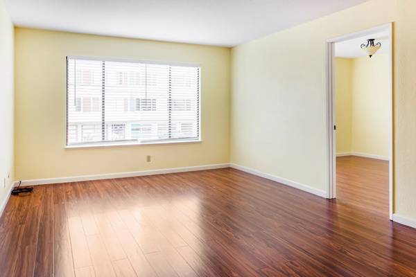 $1,300 / 1br - One bedroom with a great view of the ocean in a three bedroom apartmen (inner sunset / UCSF)64023718675715123
