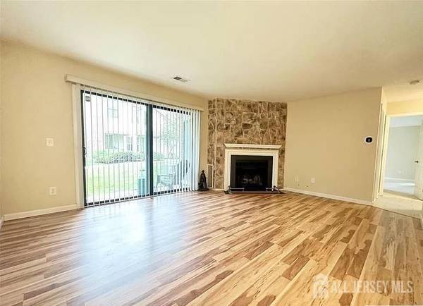 $1,800 / 2br - Unidad de 2 dormitorios en planta baja en Harbour Club (Sayreville)63676257713027121