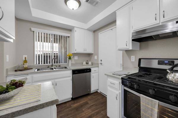 $2,935 / 2br - 850ft2 - Gas Range and Dishwasher, Private Patio, Vaulted Ceilings (11622 Carmenita Rd, Whittier, CA)63953074927618123