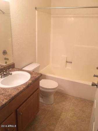 $1,200 / 2br - 950ft2 - 2 dormitorios 2 baños ático (Phoenix)64047708971266124