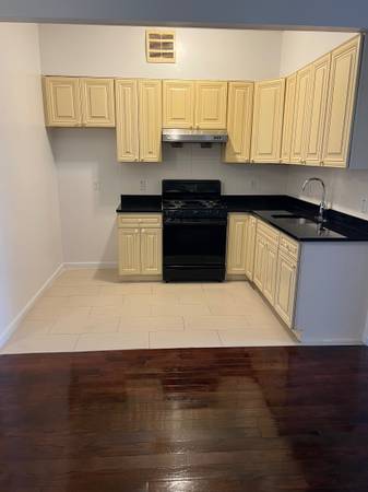 $3,400 / 4br - 1250ft2 - Woodhaven Four  Bedrooms Two Baths (Woodhaven)64033632839297122
