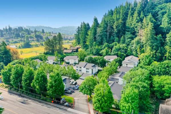 $1,575 / 2br - 985ft2 - No more searching for a place to park - assigned parking here! (Gresham - 12-Minute Drive to Blue Lake Regional Park)63777363026305124