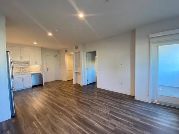 Experience the Ultimate in LA Living, 1 BR/1 BA Available Now 1