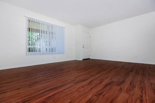Convenient Online Leasing, Spacious Kitchens with Dishwashers 1