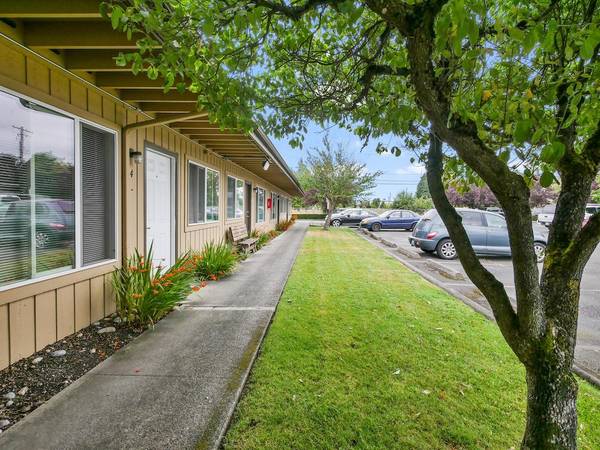 $1,270 / 1br - 672ft2 - Community BBQ, Wood Style Flooring, Picnic Area63688462652289124