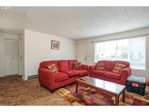 $1,595 / 2br - 800ft2 - Updated Four-Plex in SE Portland with Fenced Yard! rentalsc21.com (Foster-Powell/Portland)63831752900867123