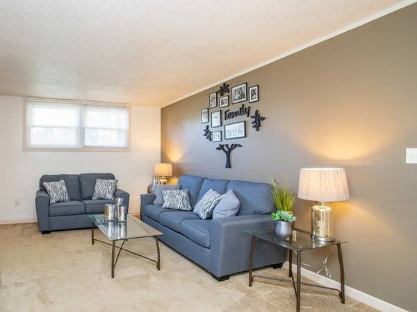 $980 / 2br - 900ft2 - 2/hab, Soportes para bicicletas, ¡Ubicado en Bloomington!63700578025859120
