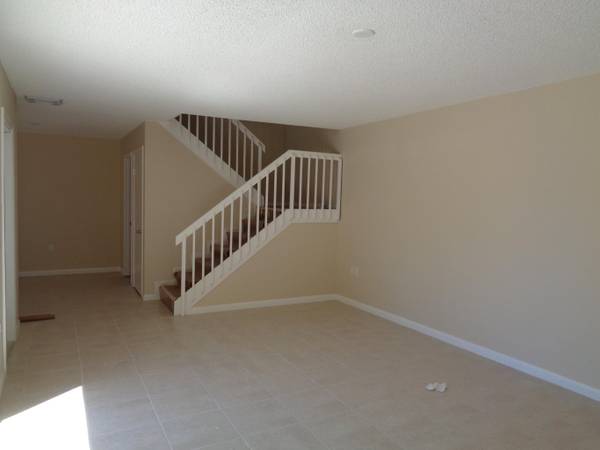 $2,350 / 2br - Cozy 2-Story 2 bed 2.5 bath Townhome ~ Private fenced courtyard (West Palm Beach - 33407*)64049454694787122