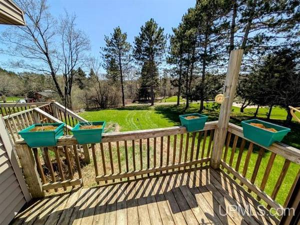 $142,700 3 BR, 1.5 BA Move in ready home MLS 50174441 (Crystal Falls)64151609479170123