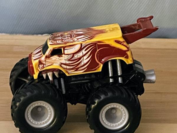 Hot Wheels Road Beasts 2006 HTF Snake Viper  tongue  toy 1:64 scale 1