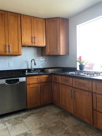 $995 / 4br - Beautiful Private Room | Renovated House + Onsite Laundry (oakland north / temescal)63695804188035124
