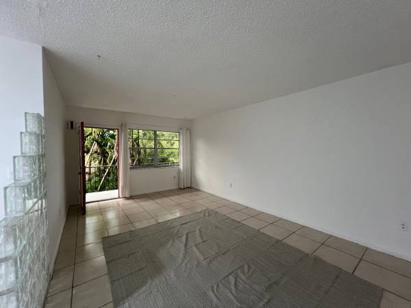 $1,100 / 2br - 1100ft2 - Lease Transfer: 2BR/2BA in Coconut Grove – Only $1100 (Coconut Grove)63906442604802122