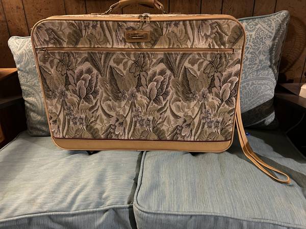 Vintage American Tourister Tapestry Floral Wheel Suitcase Luggage 1