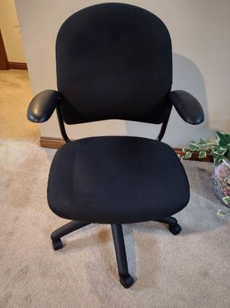 HON black fabric adjustable w lumbar support w back tilt like new 1