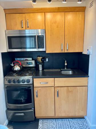 $1,950 Fully Furnished Studio/efficiency steps from Red Line Metro (Cleveland Park)63896276369923123