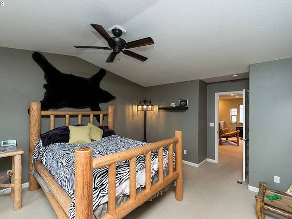 Queen size log bed 1