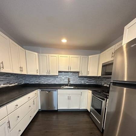$2,500 / 2br - 1390ft2 - Open Floor Plan, Fitness Center, Central AC/Heat (180 Woodbury St, Manchester, NH)63656262588801121