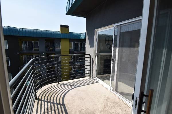 $1,995 / 1br - 675ft2 - Light & bright 1BR 1BA apt, Open concept, Modern kitchen, W/D inside (Seattle)63811610721921122