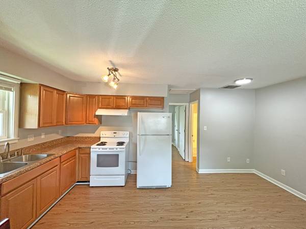 $1,200 / 1br - ¡UN MES GRATIS! Tranquilo de un dormitorio en South Asheville64029374931587121