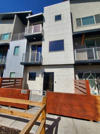 Spacious Open Floorplan 3 bed & 3 bath Townhome in Layton with upgrade 1