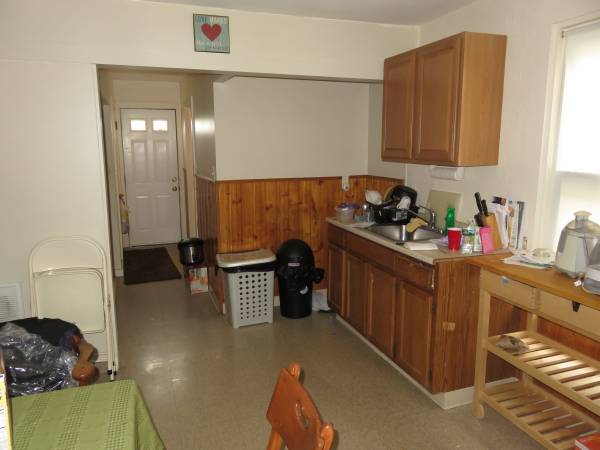 $2,000 / 1br - Parking, Renovated On Bus Line at Intersection of Elm St. and Ferry St (Everett)63996405588995120