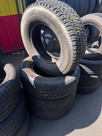 Juego de 4 neumáticos Michelin LTX AT 265-70-17, capas: 10 - 450 USD (Vancouver)63470448064001122