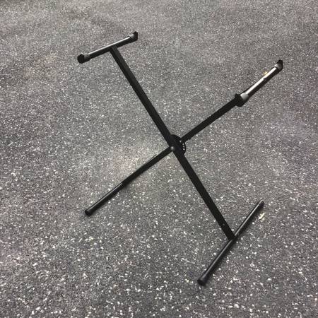 Soporte para teclado electrónico - $10 (Concord)63471346953603120
