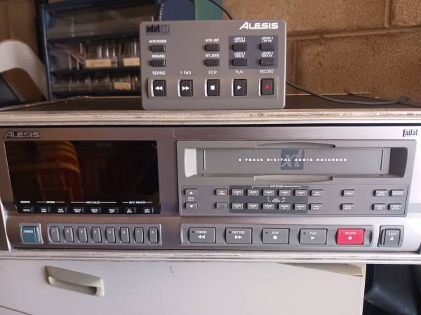 ALESIS XT type ii 8 TRACK RECORDER with Remote 1