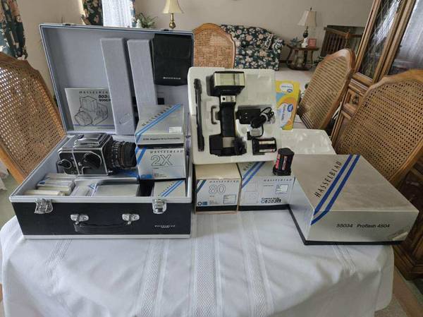 Hasselblad Camera 503CX with accessories 1