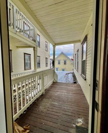 $2,650 / 4br - 1650ft2 - Grad stufents looking for roomate  1 block Frm Umass Lowell North Campus (Lowell / Umass Lowell North Campus)63863135251841123