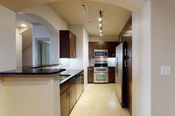 $2,944 / 1br - 1146ft2 - Custom Built-In Closet, Vaulted ceiling, Stainless Steel Appliances (Braintree)63996690761347124