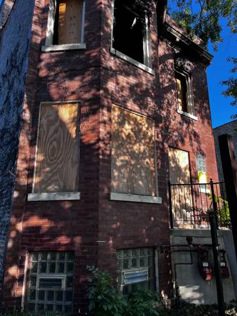 $99,900 / 4br - 2004ft2 - Fire Damaged 2 Flat (Chicago)63898857892482122