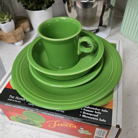 NEW Fiesta 4 Piece Place Setting Shamrock RETIRED Fiestaware 6 SETS DI 1