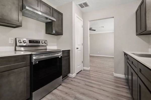 $920 / 1br - Walk to Downtown Campbell! Renovated 1BR Unit 🛍️ (campbell)64049800722946121