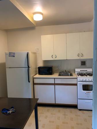$190,000 / 1br - 559ft2 - One bed room Co-op in River Place for sale or rent (River Place, Rosslyn, VA)63511671088001122