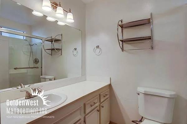 $1,225 / 3br - Master room with a large walk-in closet private bathroom (Clairemont Mesa)63819259350275122