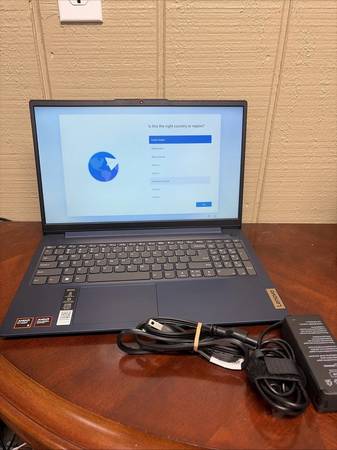 Lenovo IdeaPad 3 15.6" Touchscreen Laptop - AMD Ryzen 5 5500U 12GB RAM 1