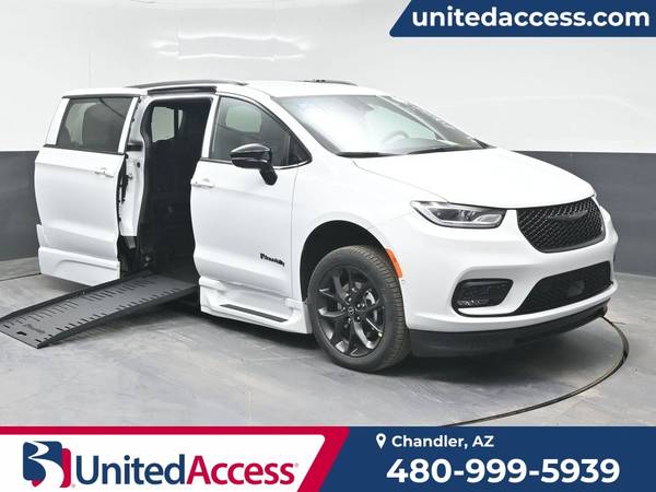 2026 BraunAbility Chrysler Pacifica Wheelchair Accessible Van 1