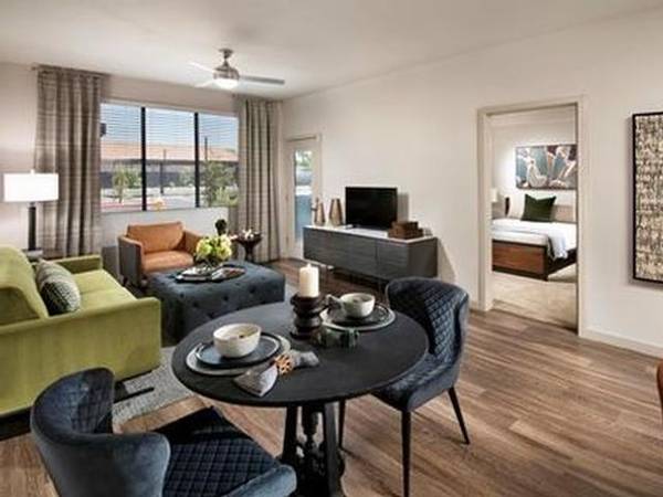 $1,470 / 1br - 726ft2 - Improve Your Credit with ResidentLink, Wood Inspired Plank Flooring64024994485377120