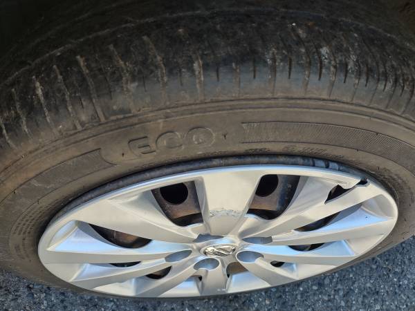 2015 Nissan Sentra, 67,350 millas, A/C GELIDO - $3,600 (Seattle)63623060721793123