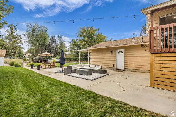 $1 / 3br - Sandy Gem: Cocina remodelada, vistas a las montañas, espacio para RV de 80+ pies, 1/3 de acre (Sandy)63674328222465120