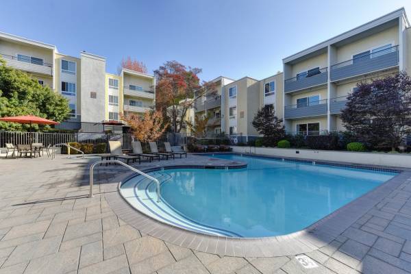 $2,771 / 1br - 732ft2 - LARGE 1 BEDROOM 1 BATH AT THE RETREAT!!! CORNER UNIT!!! (walnut creek)63880134998787124