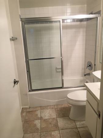 $2,610 / 1br - Westwood 1BR 1BA Close To Everything, +Central Air, Fireplace, Balcony (Westwood 90024/UCLA)63700996536579124