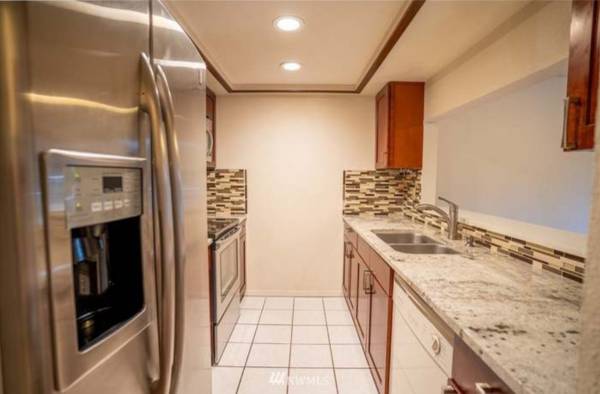 $800 / 1br - 120ft2 - Fully Furnished Room To Rent by Edmonds Community College (Lynnwood)63910194377091122